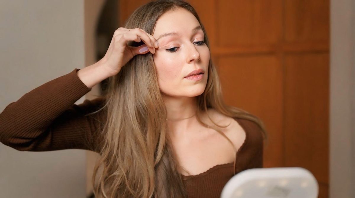 Rebecca doet zelf gezichtscupping